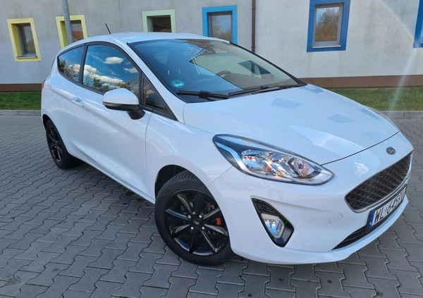 Ford Fiesta cena 36900 przebieg: 61500, rok produkcji 2018 z Brzostek małe 667